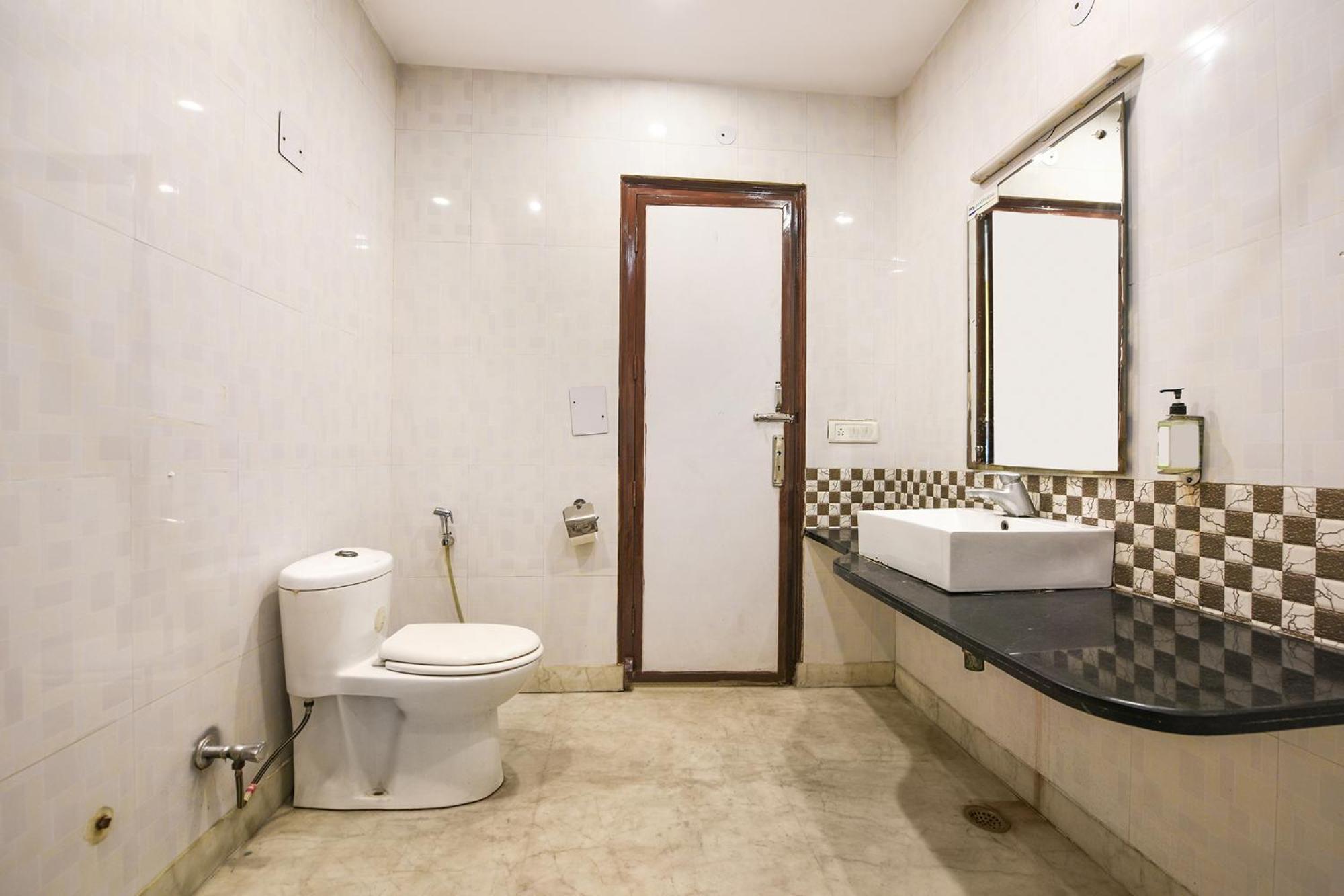 Fabhotel The Kings Plaza New Delhi Bagian luar foto
