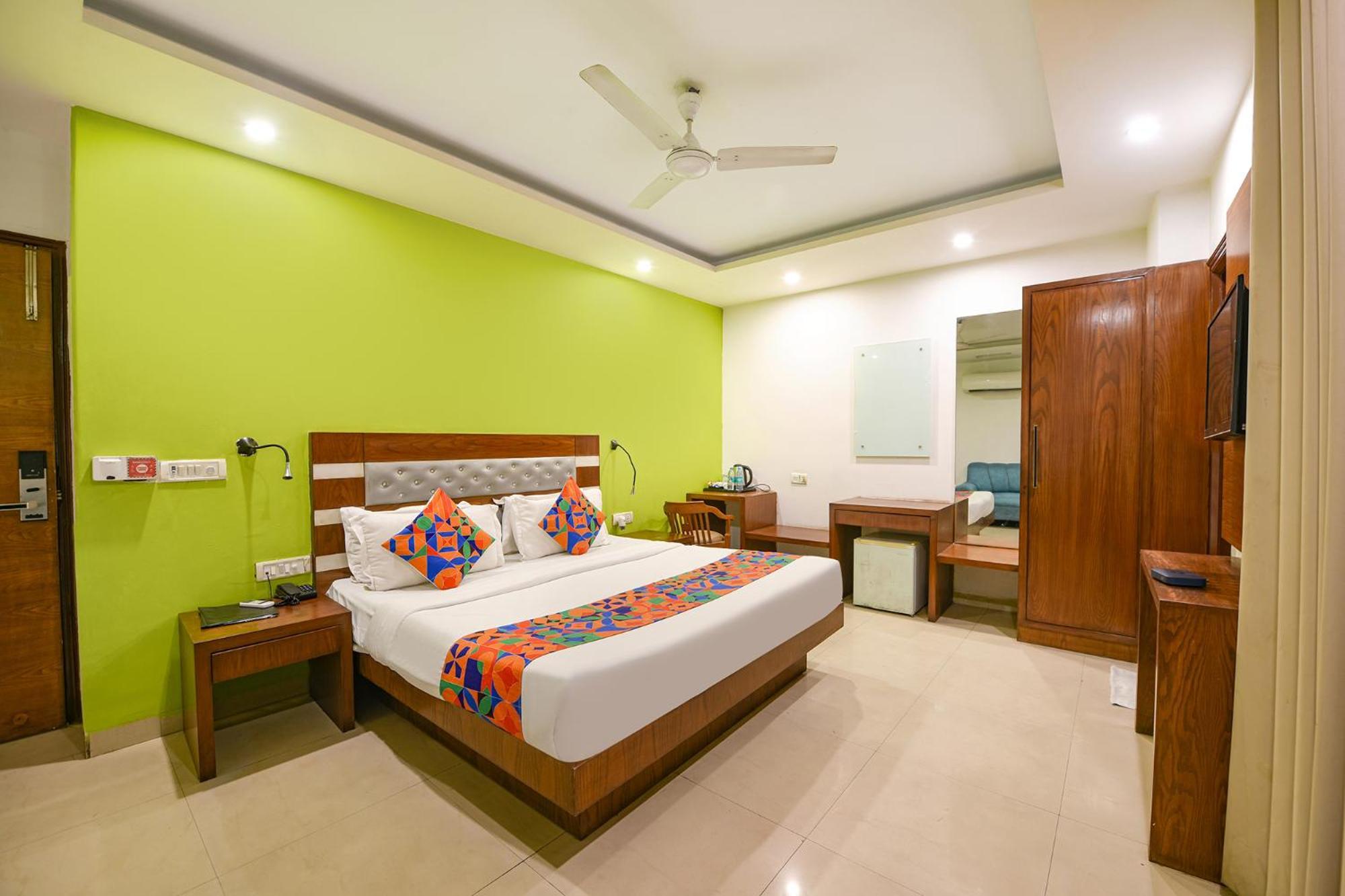 Fabhotel The Kings Plaza New Delhi Bagian luar foto